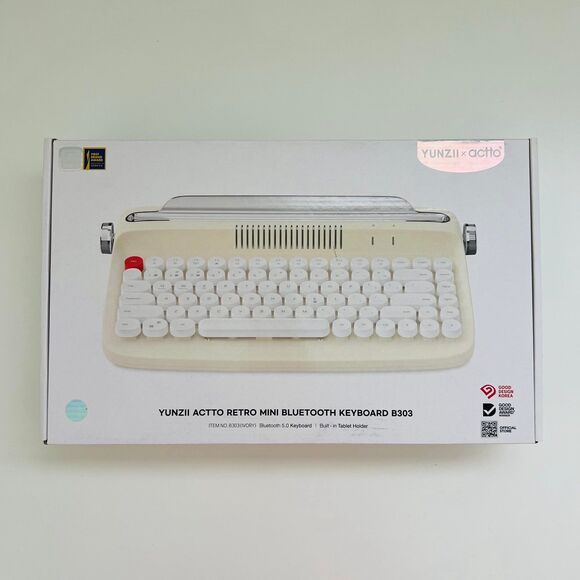 Yunzii Other - YUNZII ACTTO Wireless Typewriter Keyboard Bluetooth Stand for Tablet, Phone, PC